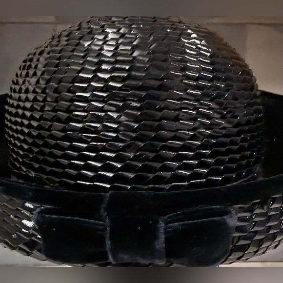 Vintage navy woven hat with velvet bow and trim. - Picture 9 of 11